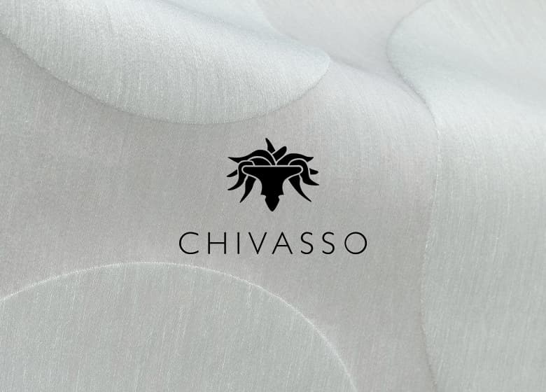 Eine Aufnahme von einemChivasso-Stoff mit einem Chivasso-Logo drauf.