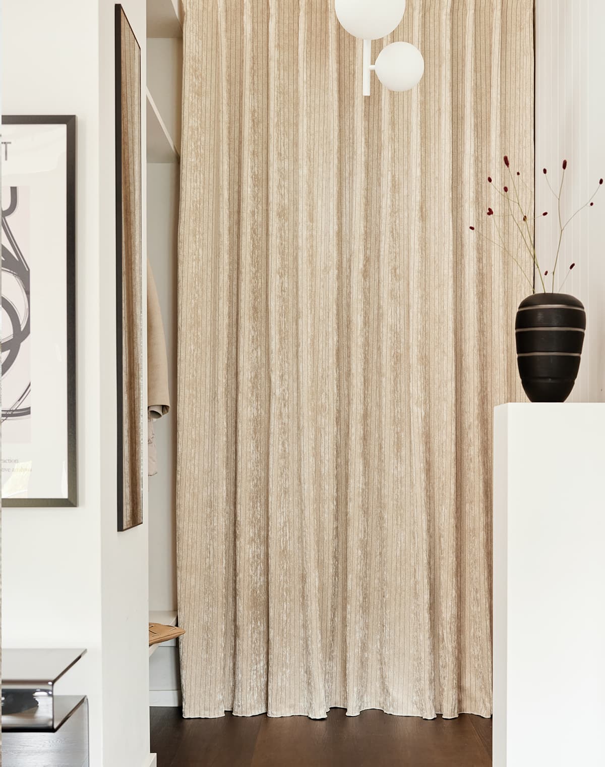 Eine beige Thermogardine.